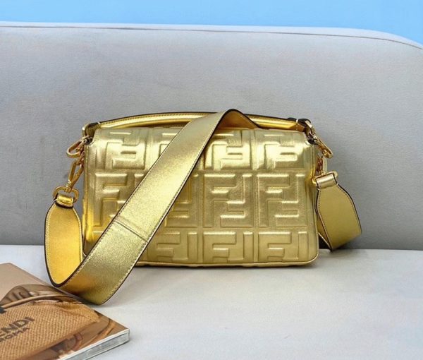 Fausse Fendi Baguette Moyen Sac en or FF – Image 3