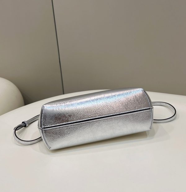Contrefaçon Fendi First Petit Sac en argent – Image 7