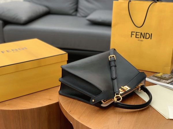 Fausse Fendi Peekaboo ISeeU Moyen Sac en cuir de veau noir – Image 7