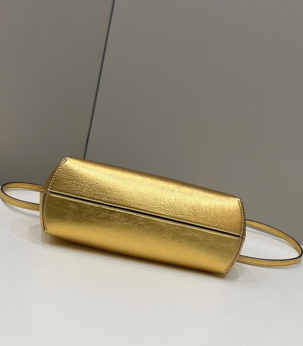 Fausse Fendi First Petit Sac en or – Image 11