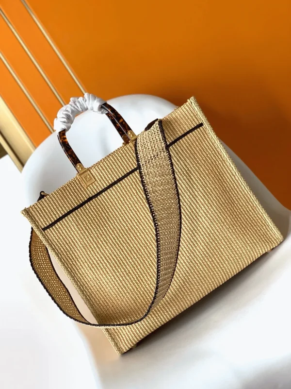 Réplique Fendi Sunshine Moyen Sac Cabas en paille naturelle et cuir noir – Image 9
