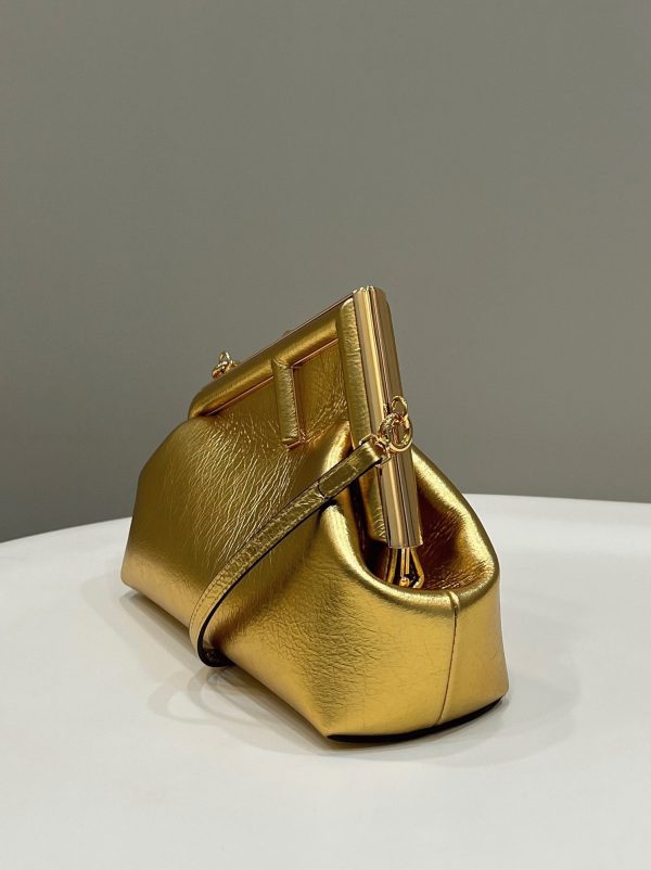 Fausse Fendi First Petit Sac en or – Image 9