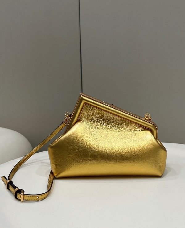 Fausse Fendi First Petit Sac en or – Image 8