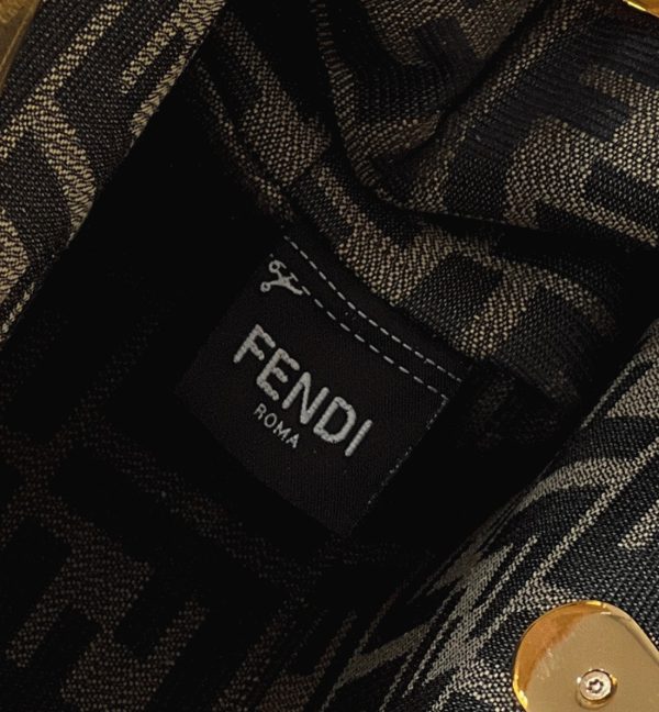 Fausse Fendi First Petit Sac en or – Image 7