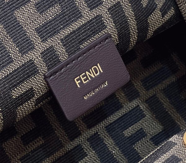Fausse Fendi First Petit Sac en or – Image 6