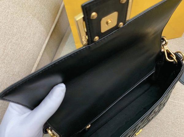 Réplique Fendi Baguette Moyen Sac en FF noir – Image 7
