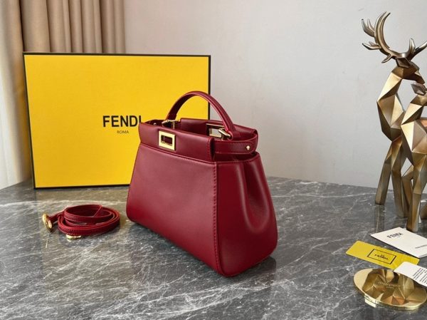 Contrefaçon Fendi Peekaboo Mini Sac en cuir nappa rouge – Image 10