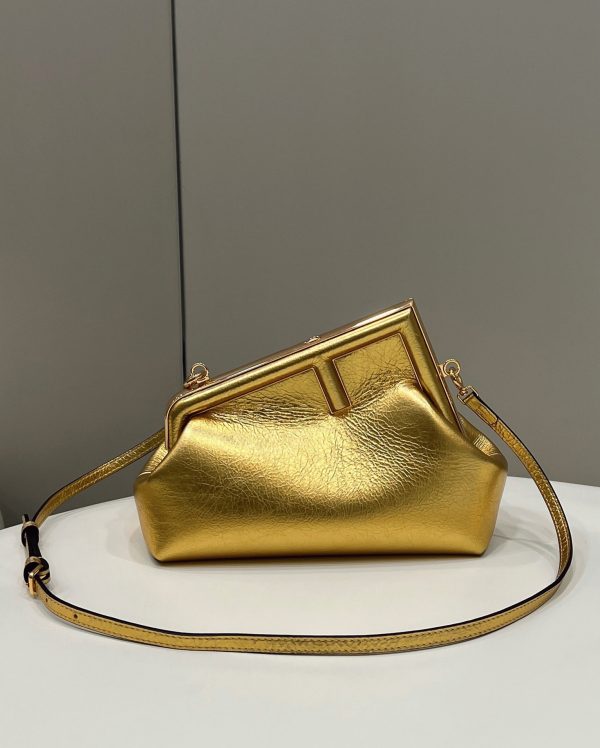 Fausse Fendi First Petit Sac en or – Image 3