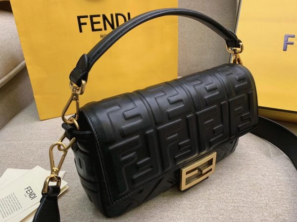 Réplique Fendi Baguette Moyen Sac en FF noir – Image 3