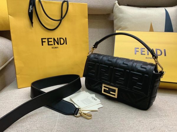 Réplique Fendi Baguette Moyen Sac en FF noir – Image 2