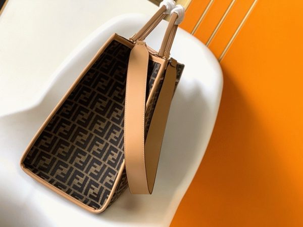 Fausse Fendi Sunshine Grand Sac Cabas en tissu jacquard brun FF – Image 8