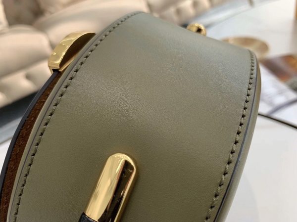 Contrefaçon Fendi Moonlight Sac Saddle en cuir de veau vert – Image 4