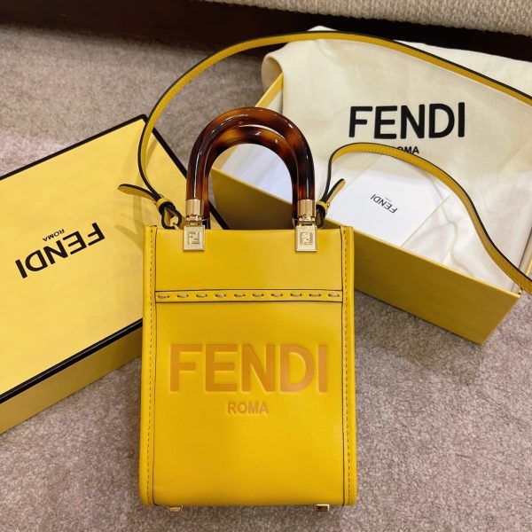Réplique Fendi Mini Sunshine Shopper Sac en cuir jaune – Image 7