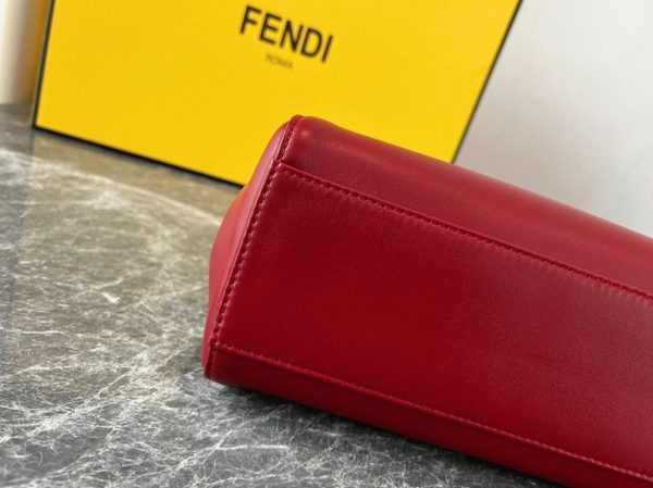 Contrefaçon Fendi Peekaboo Mini Sac en cuir nappa rouge – Image 8