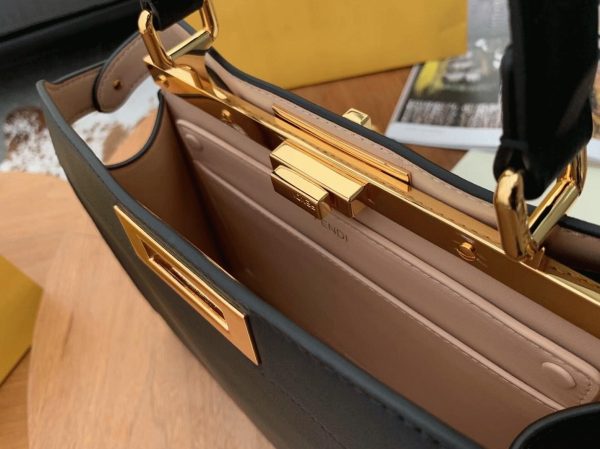 Fausse Fendi Peekaboo ISeeU Moyen Sac en cuir de veau noir – Image 4