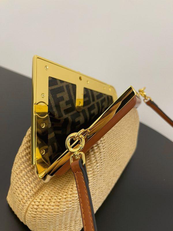 Réplique Fendi First Petit Sac en raphia naturel – Image 9