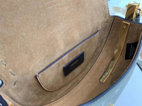 Contrefaçon Fendi Moonlight Sac Saddle en cuir de veau vert – Image 2