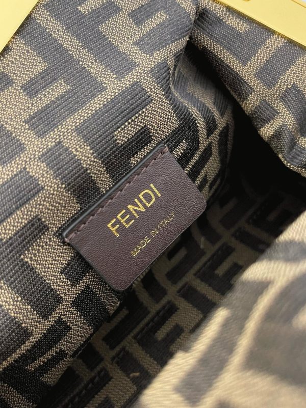 Réplique Fendi First Petit Sac en raphia naturel – Image 4