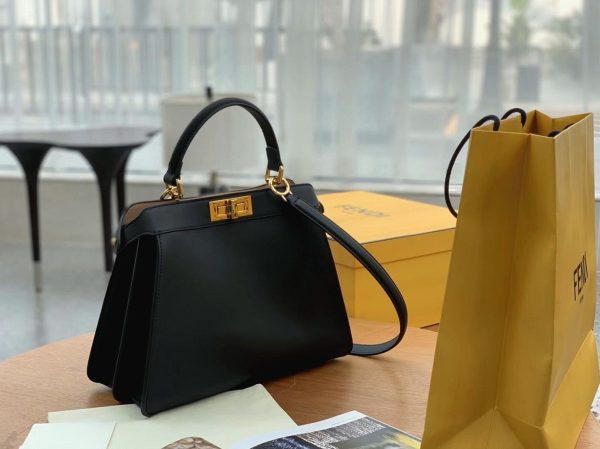 Fausse Fendi Peekaboo ISeeU Moyen Sac en cuir de veau noir – Image 3