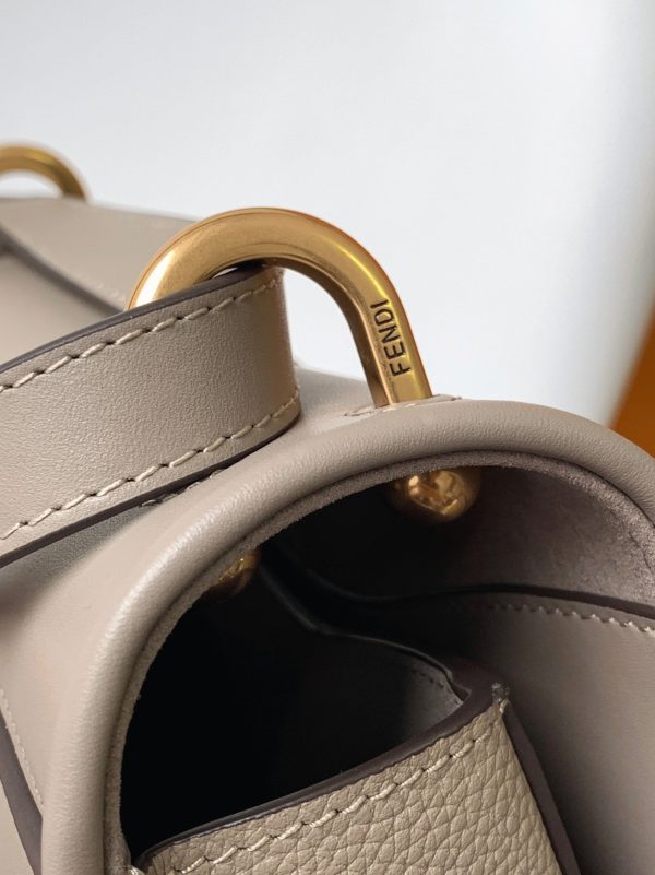 Réplique Fendi C’mon Moyen Sac en gris – Image 6