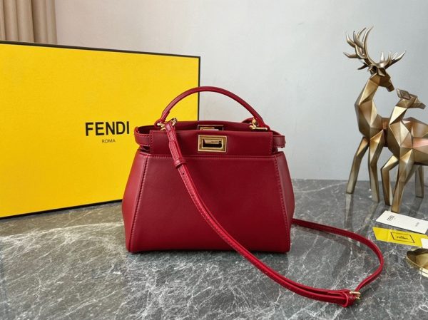 Contrefaçon Fendi Peekaboo Mini Sac en cuir nappa rouge – Image 5