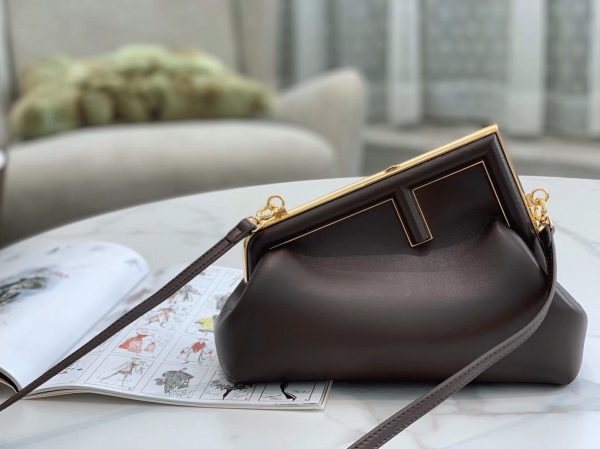 Contrefaçon Fendi First Petit Sac en brun foncé – Image 2