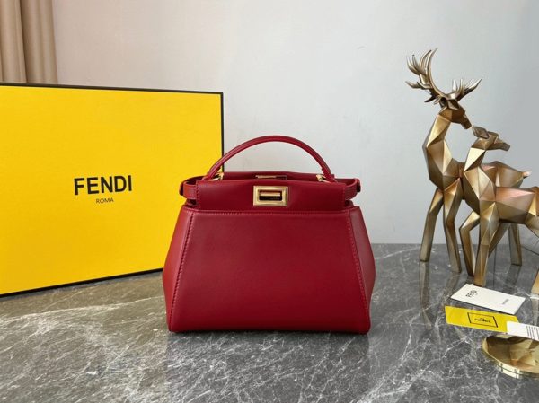 Contrefaçon Fendi Peekaboo Mini Sac en cuir nappa rouge – Image 3