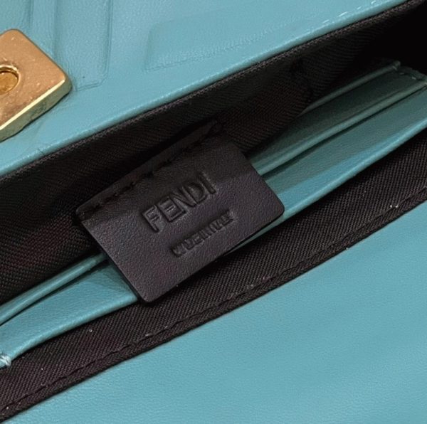 Réplique Fendi Baguette Petit Sac en bleu FF – Image 10
