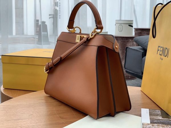 Fausse Fendi Peekaboo ISeeU Moyen Sac en cuir de veau brun – Image 6