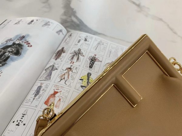 Réplique Fendi First Petit Sac en brun clair – Image 8