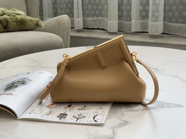 Réplique Fendi First Petit Sac en brun clair – Image 5