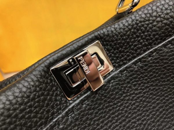 Fausse Fendi Peekaboo Mini Selleria Sac en cuir romano noir – Image 5