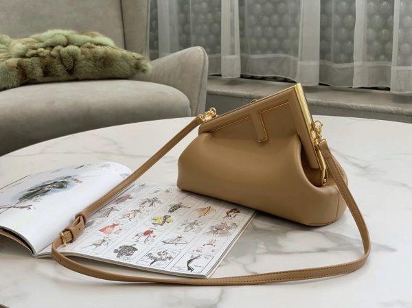 Réplique Fendi First Petit Sac en brun clair – Image 4