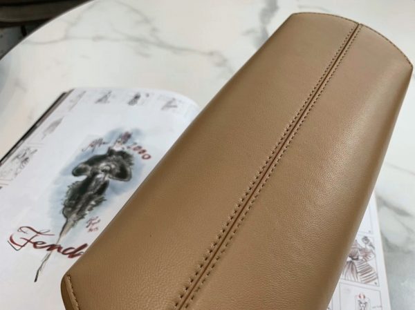 Réplique Fendi First Petit Sac en brun clair – Image 3