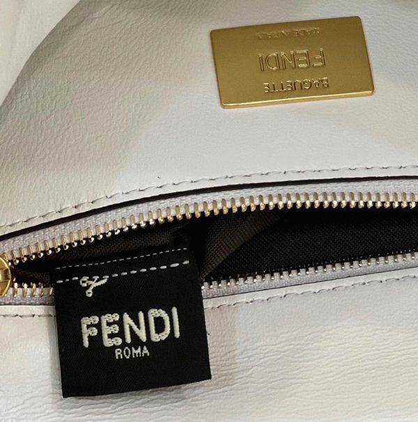 Fausse Fendi Baguette Chaîne Sac Midi en blanc – Image 8