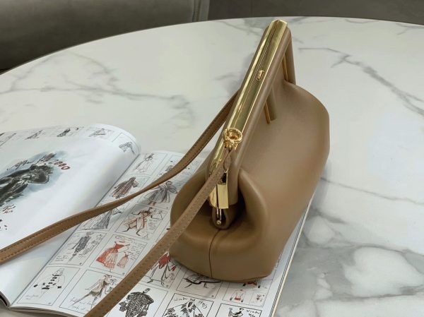 Réplique Fendi First Petit Sac en brun clair – Image 2