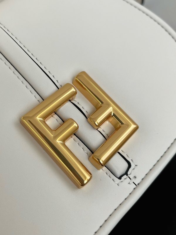 Contrefaçon Fendi C’mon Petit Sac en blanc – Image 8
