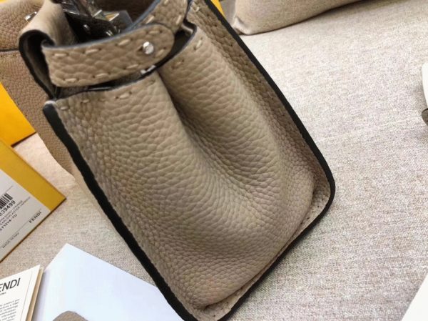 Contrefaçon Fendi Peekaboo Mini Selleria Sac gris avec poignée en cuir de python – Image 7