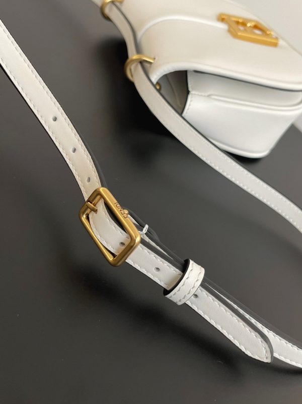 Contrefaçon Fendi C’mon Petit Sac en blanc – Image 7