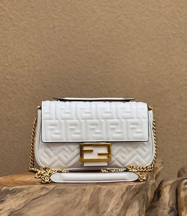 Fausse Fendi Baguette Chaîne Sac Midi en blanc – Image 2