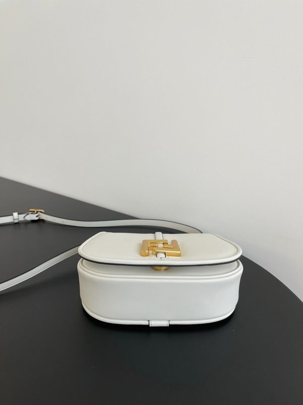 Contrefaçon Fendi C’mon Petit Sac en blanc – Image 6