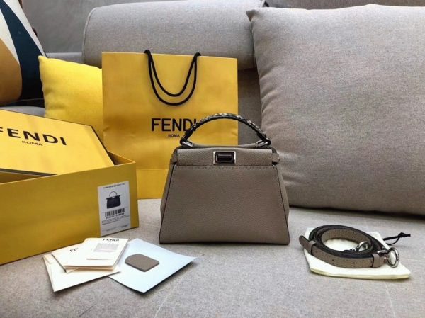 Contrefaçon Fendi Peekaboo Mini Selleria Sac gris avec poignée en cuir de python – Image 5
