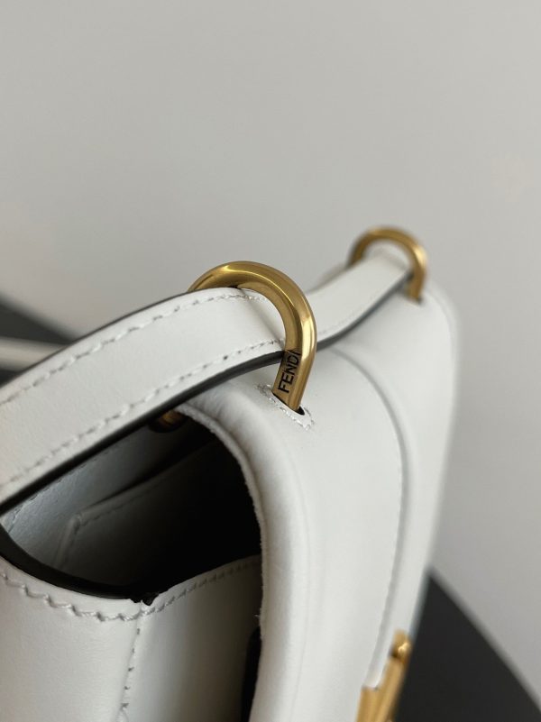 Contrefaçon Fendi C’mon Petit Sac en blanc – Image 5