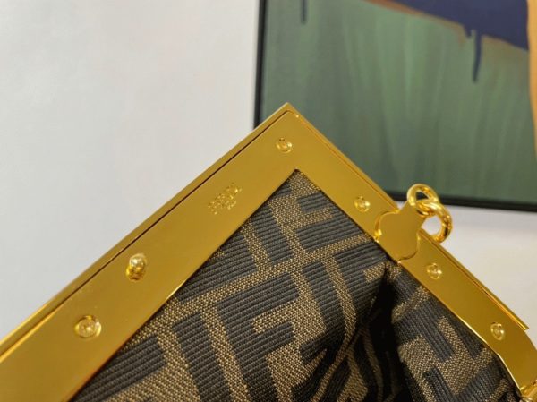 Fausse Fendi First Petit Sac en rouge – Image 5