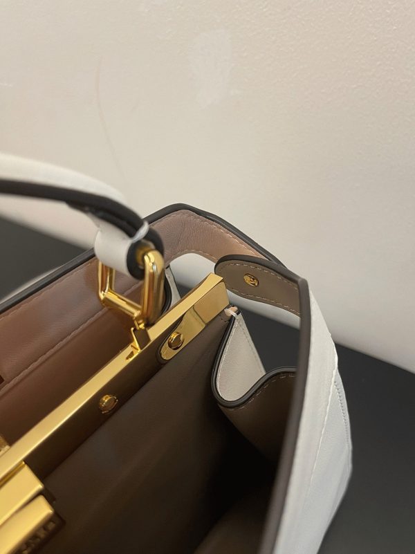 Fausse Fendi Peekaboo ISeeU Petit Sac en cuir de veau blanc – Image 11