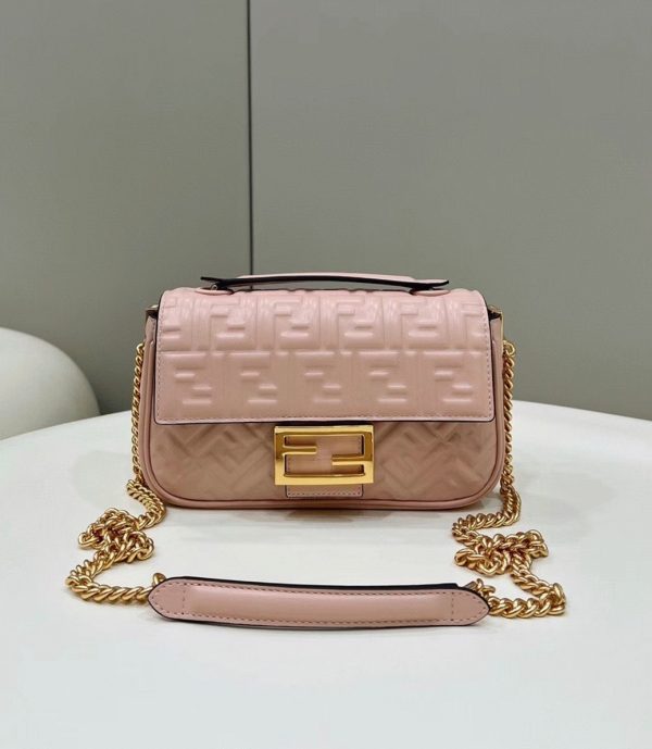 Fausse Fendi Baguette Chaîne Sac Midi en poudre – Image 6