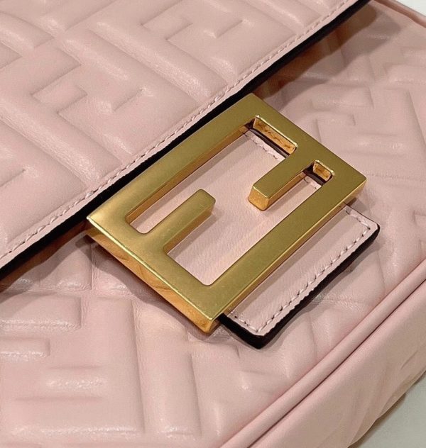 Fausse Fendi Baguette Chaîne Sac Midi en poudre – Image 4