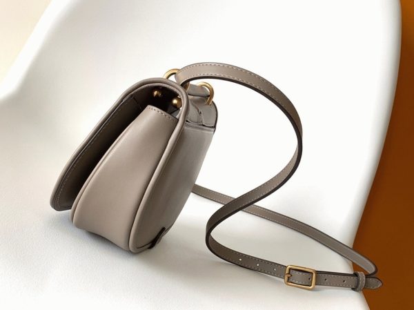 Réplique Fendi C’mon Petit Sac en gris – Image 8