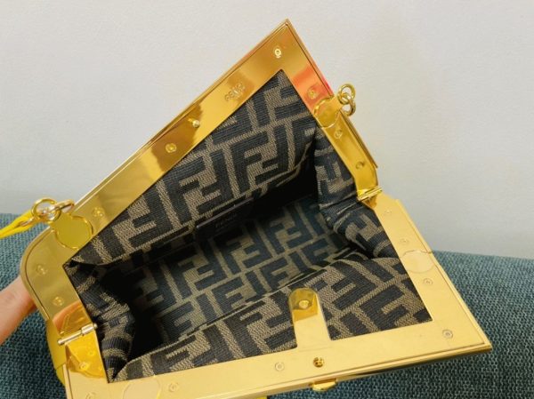 Réplique Fendi First Petit Sac en jaune – Image 6