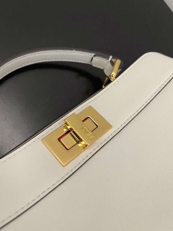 Fausse Fendi Peekaboo ISeeU Petit Sac en cuir de veau blanc – Image 2